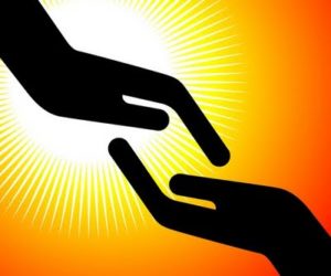 clip art helping hands helping hand clipart 400 333 300x250